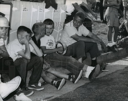 1962 Press Photo Soap Box Derby Watching - nef55778 - Historic Images