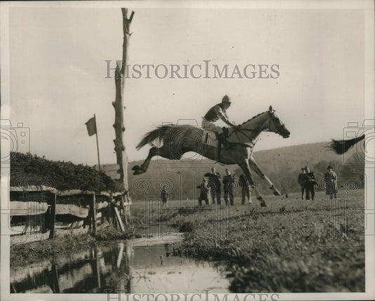 1938 Press Photo Jack McGee on King's Parade at steeplechase race - net30999 - Historic Images