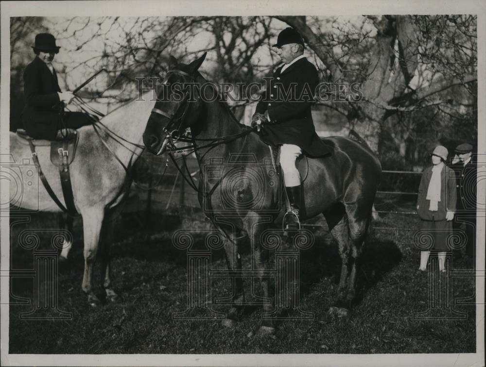 1929 Press Photo Hon Lancelot Lowther on horse at Cottesmore Hounds Meet, UK - Historic Images