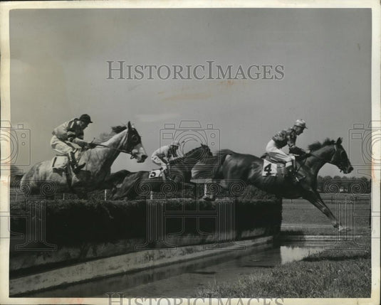 1942 Press Photo Trillion Steeplechase NY Gulliver, Alcadale, Air Marshall - Historic Images