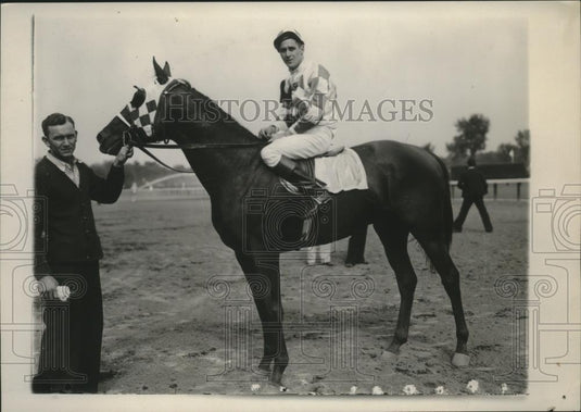 1938 Press Photo JH Richards on racehorse Burning Star at Hialeah track - Historic Images