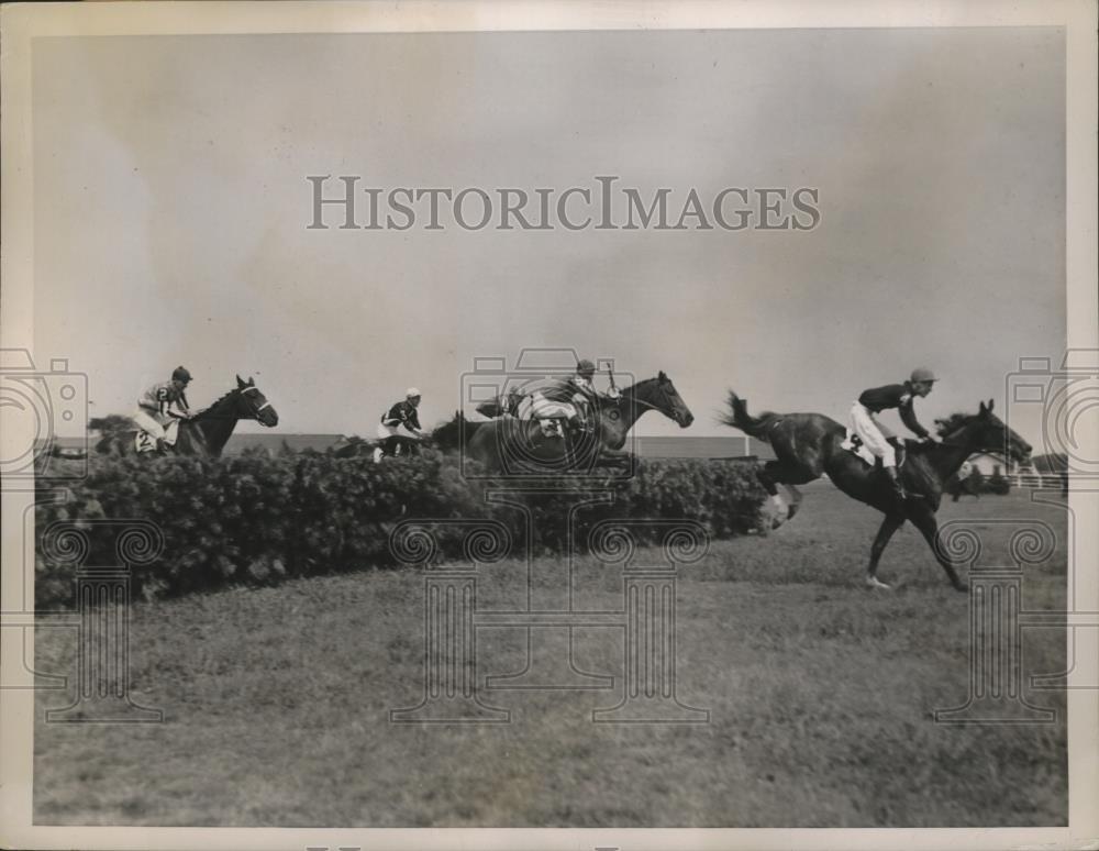 1936 Press Photo Aqueduct races Paper Moon wins vs Collateral, Clohard - Historic Images