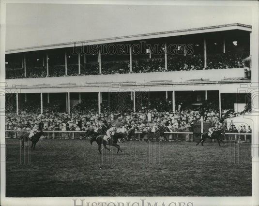 1933 Press Photo Sir Abe Bailey's Raymond wins the Cambridgeshire Race - Historic Images