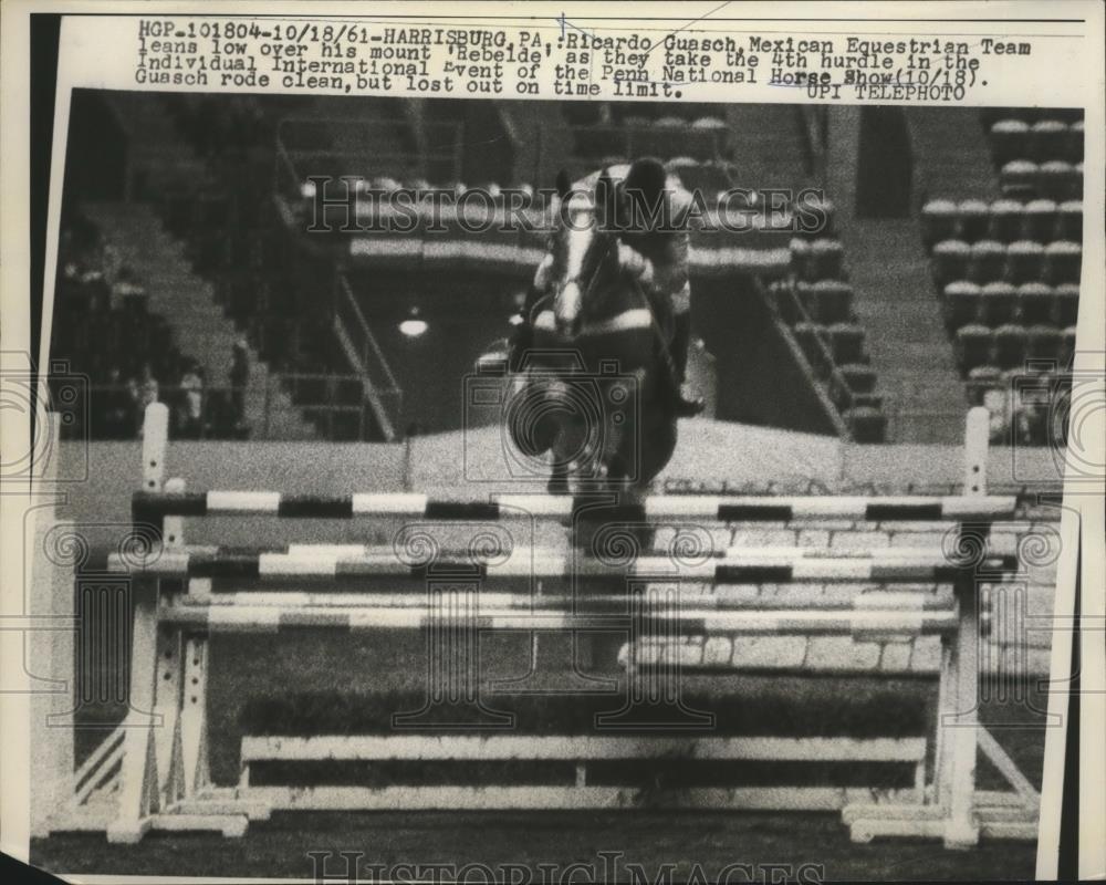 1961 Press Photo Ricardo Guash Leans And His Mount Rebelde - net33048 - Historic Images