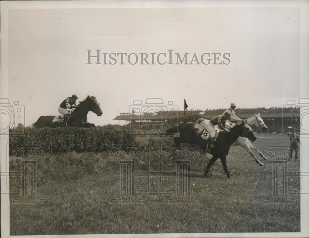 1936 Press Photo P McGinnis on Rock Lad at Belmont Park NY steeplechase - Historic Images