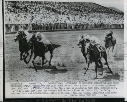 1955 Press Photo J Ralph Adams on Sunshine Swiv wins vs Messa Bob & Hadareward - Historic Images