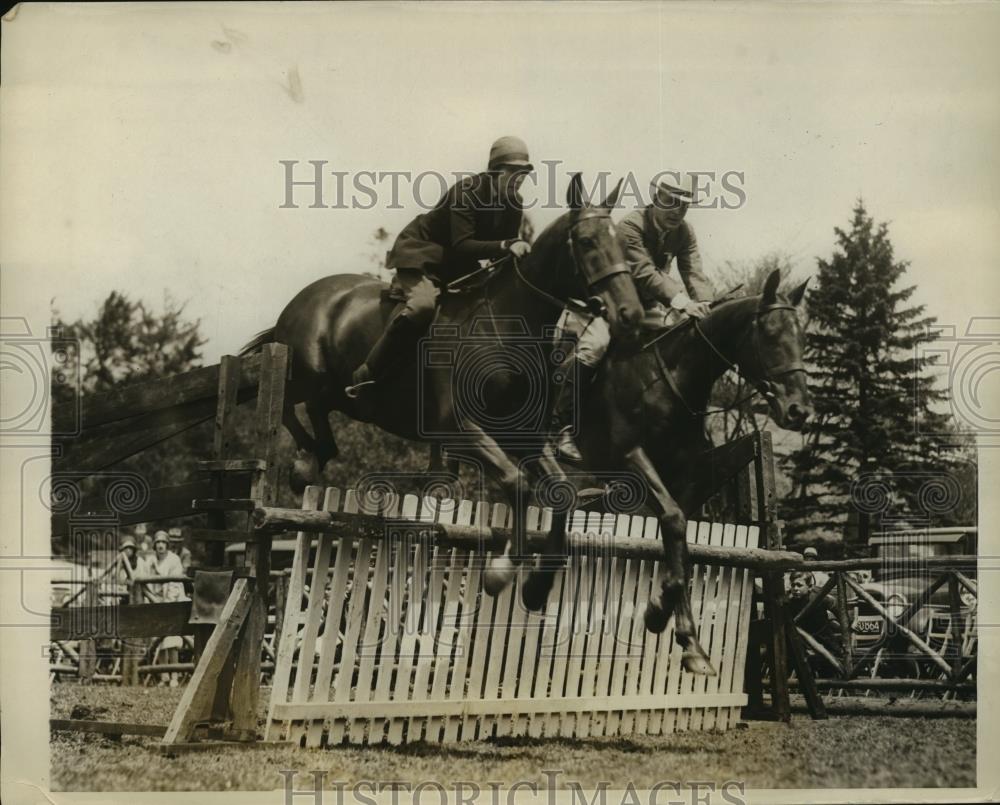 1928 Press Photo Lorraine Liggett, Claire Waldon at Chestnut Hill Horse Show MA - Historic Images