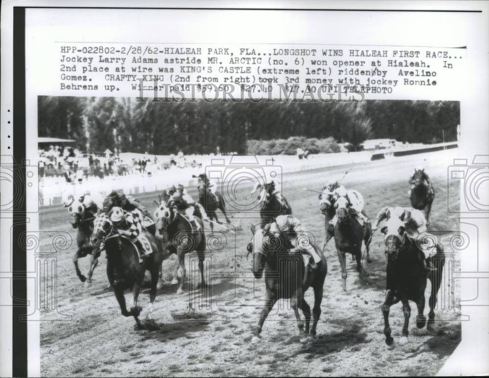 1962 Press Photo Hialeah Fla race L Adams on Mr Arctic wins vs King&#39; s Castle - Historic Images