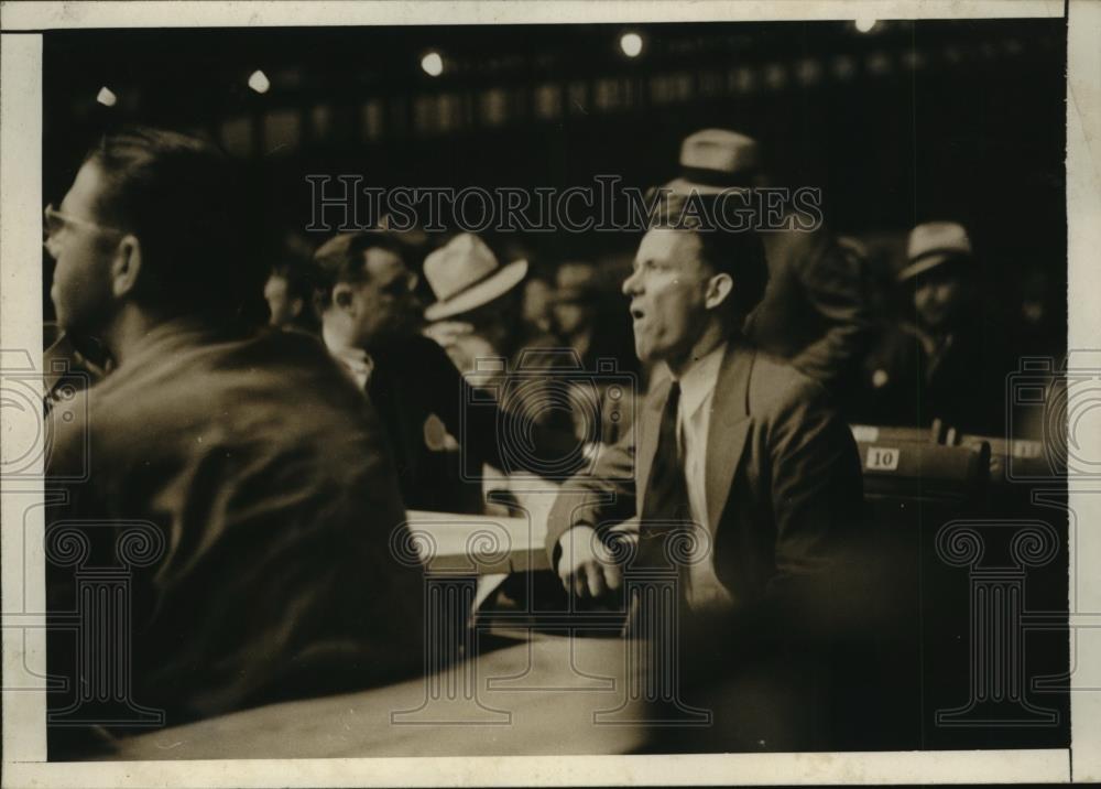 1935 Press Photo Men fans at the horse race track - net34077 - Historic Images
