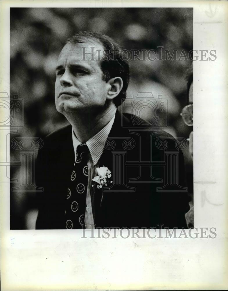 1984 Press Photo Concerned Coach- Beaverton Coach Nick Robertson - orc06640 - Historic Images