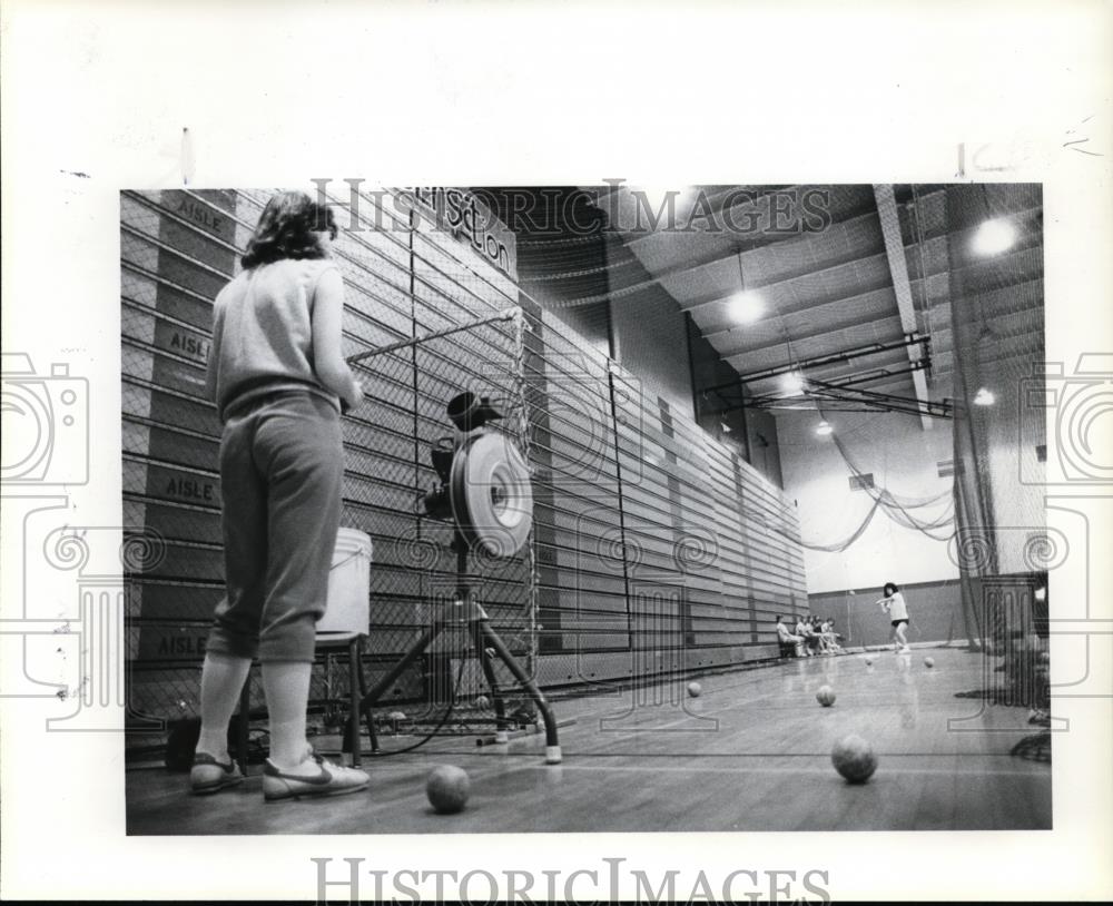 1983 Press Photo Marshall players in batting practice and pitching machine - Historic Images