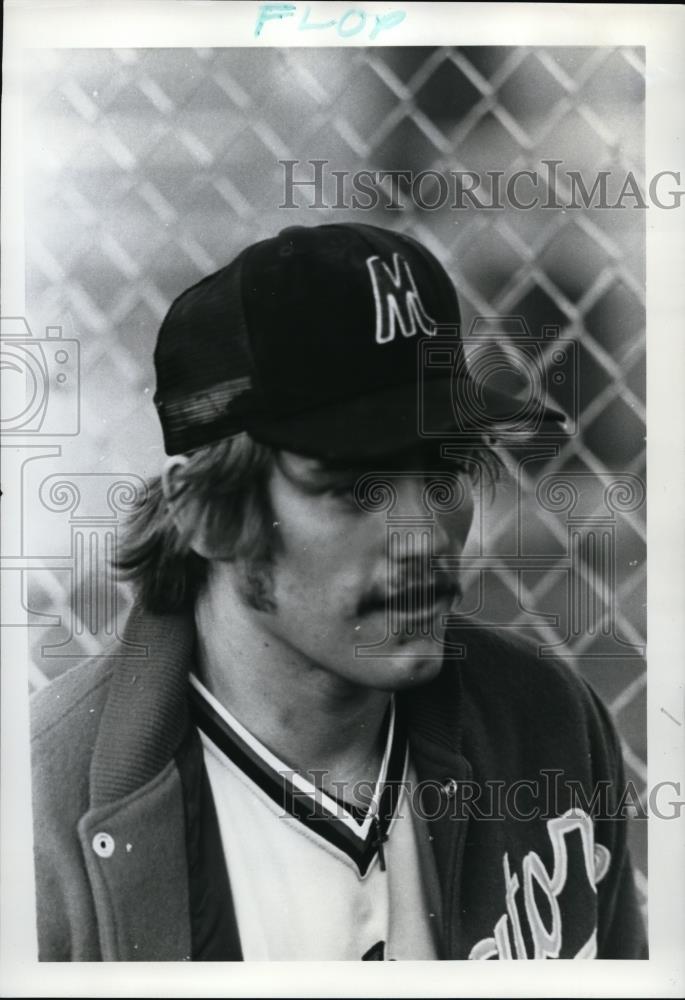 1977 Press Photo Pitcher Bill Miller of Madison High School wearing his cap - Historic Images