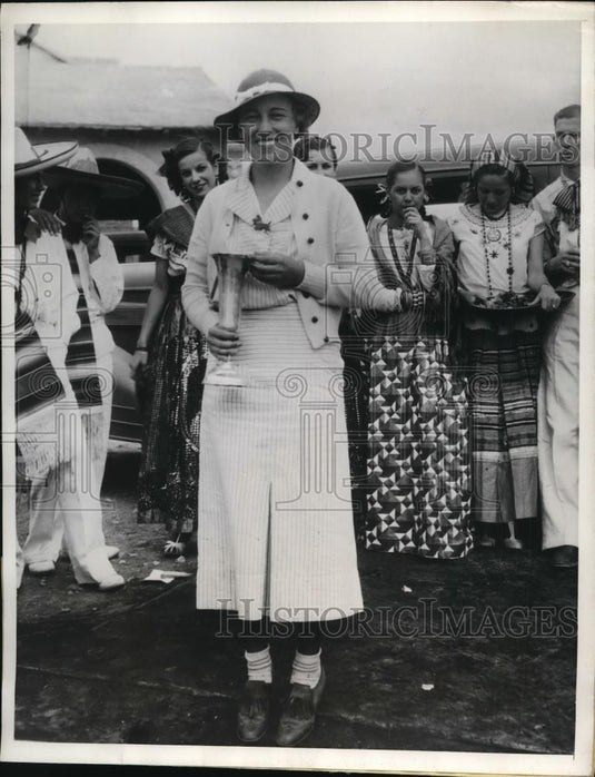 1935 Press Photo Mrs John M Williams Wins 4th Consecutive Golf Championship - Historic Images