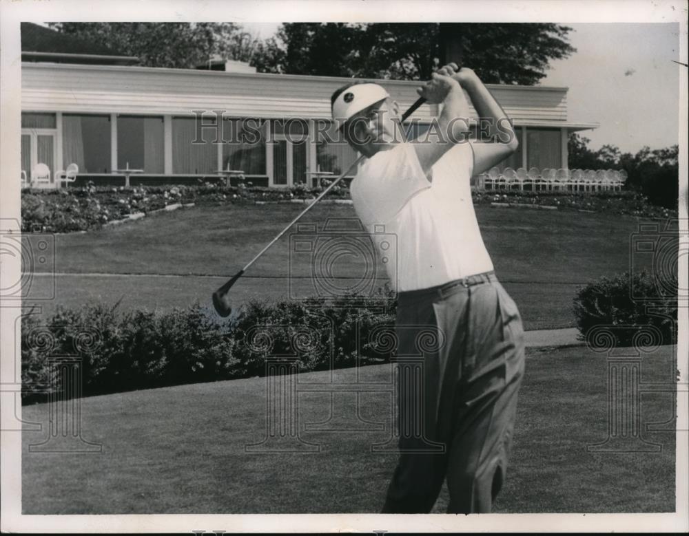 1963 Press Photo Golfer Marty Lugol on number one tee at Beechurst - net29411 - Historic Images