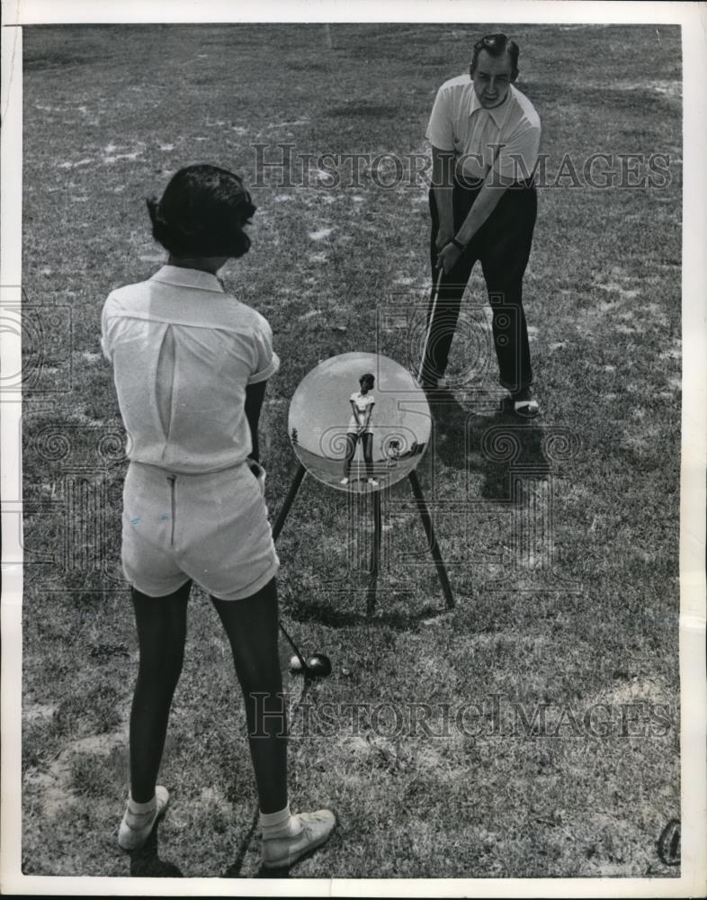 1951 Press Photo Homer Herpel demos his Teleform Mirror with pupil Connie - Historic Images