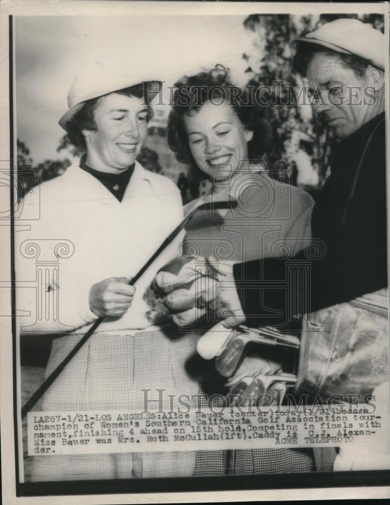 1949 Press Photo Alice Bauer, Ruth McCullah, caddy CJ Alexander in Los Angeles - Historic Images