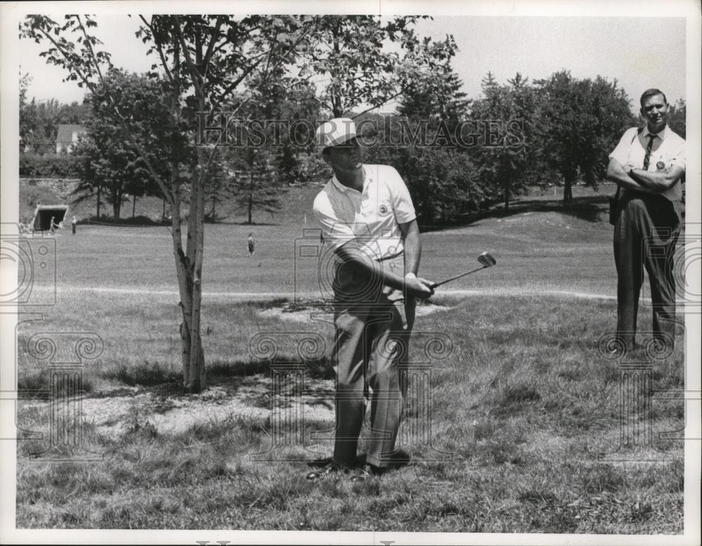 1964 Press Photo Golfers on a tournament course at Cleveland Ohio - net30266 - Historic Images