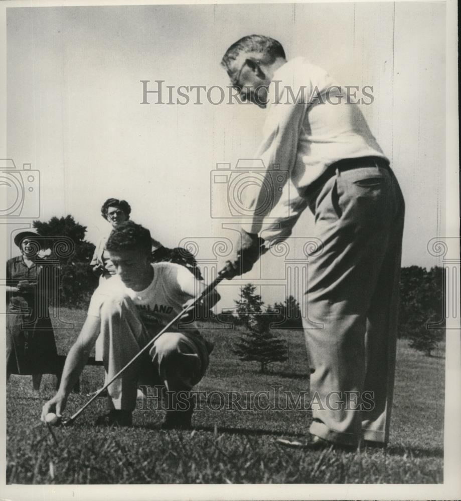 1949 Press Photo Clinton Russell &amp; caddie Jerry Eald at Blind Golf in PA - Historic Images