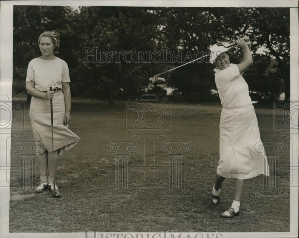 1939 Press Photo Mrs Charles Leichner, Mrs Harry McNaughton golf - net30947 - Historic Images