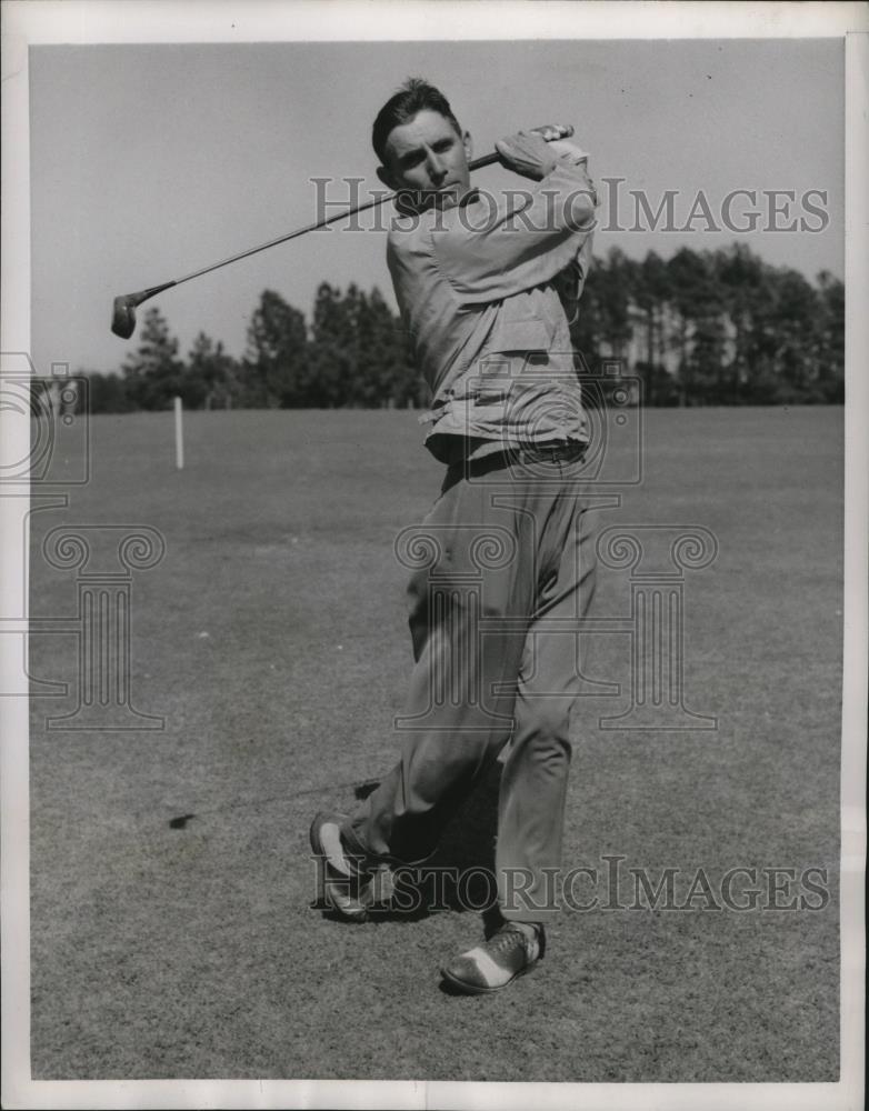 1951 Press Photo Leon C Walsh vs Harold Paddock at North &amp; South Golf in NC - Historic Images