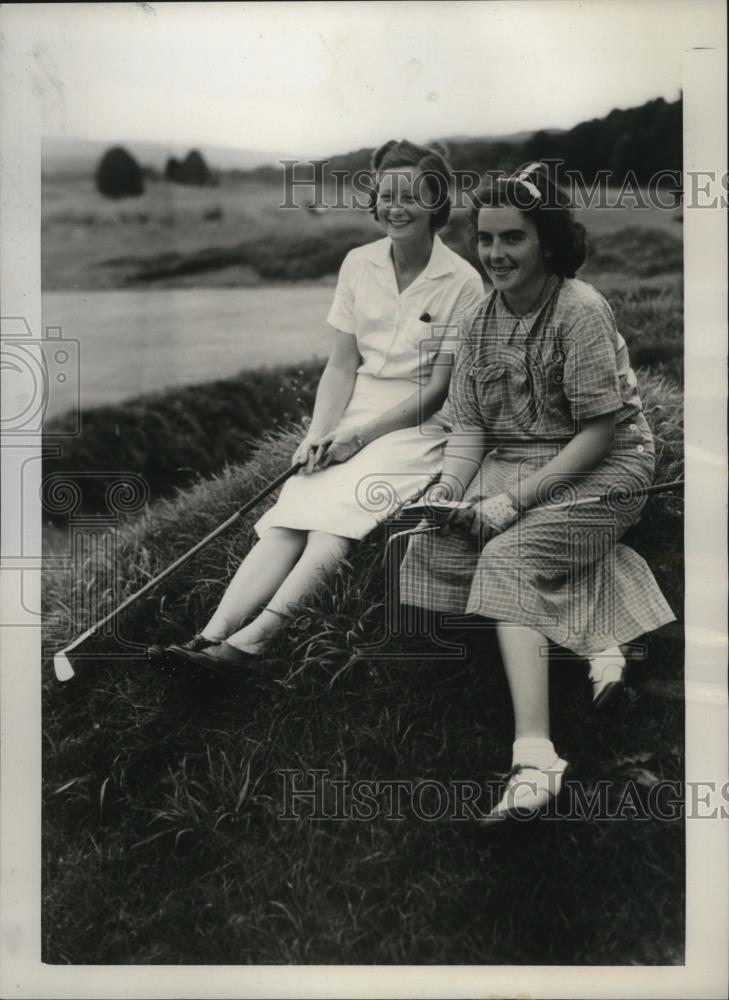 1938 Press Photo Mrs Sam Byrd, Mrs Bishop Hill golf at Shawnee on Delaware - Historic Images