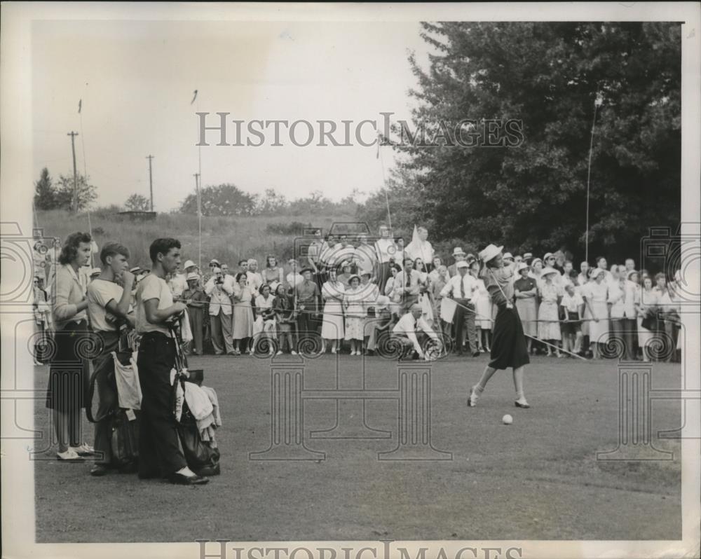 1939 Press Photo Golfer Dorothy Kirby tees off at Women&#39;s National Championship - Historic Images