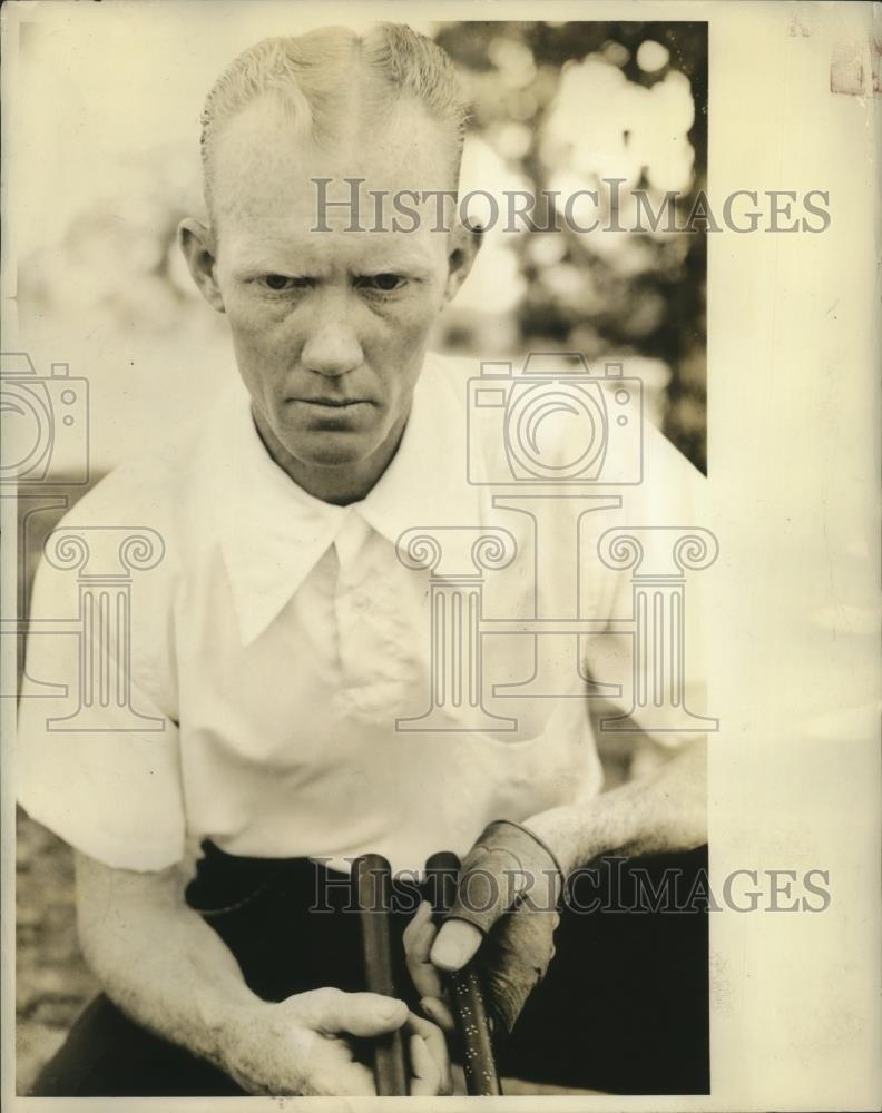 1935 Press Photo Golfer Milton Small poses for a photo - net32092 - Historic Images