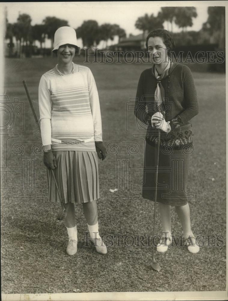 1930 Press Photo Mrs Frederick Lewisohn, Mrs John Gaston golf at Palm Beach - Historic Images