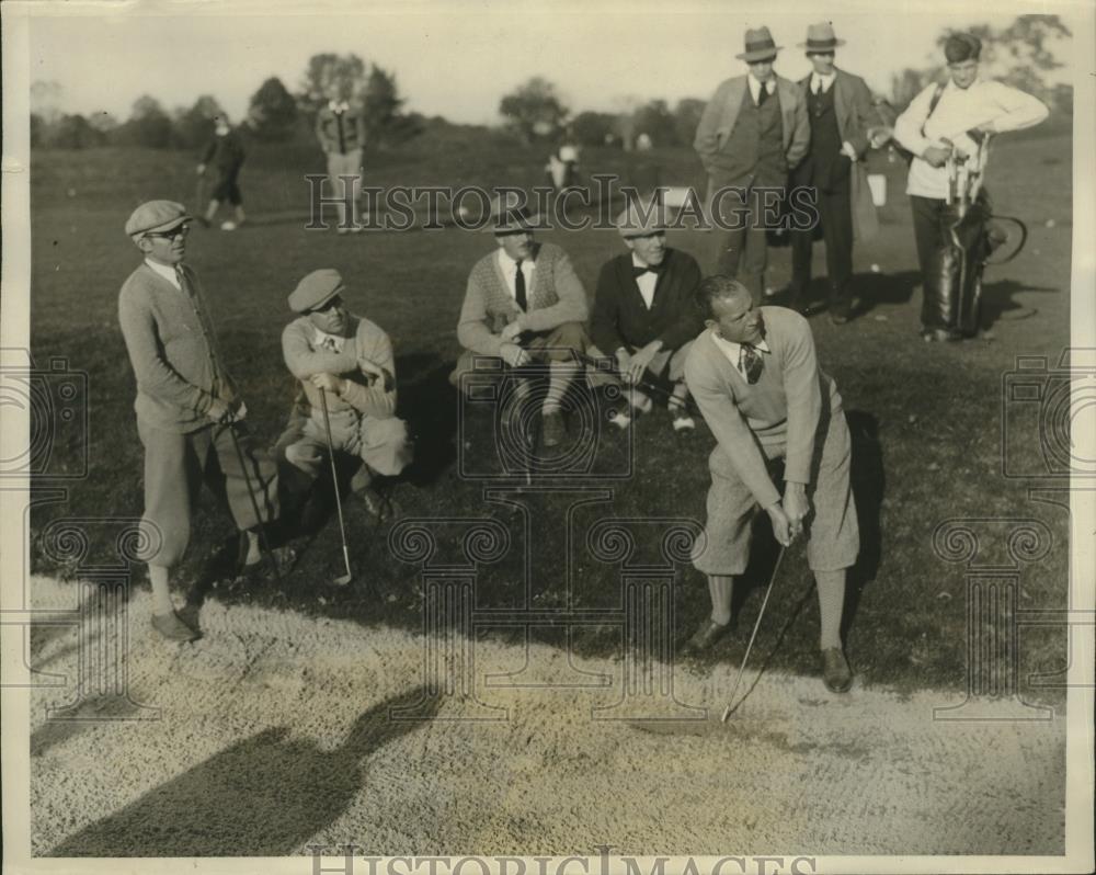1927 Press Photo Frank B. Sullivan of Packard Co. driving out of sand trap - Historic Images