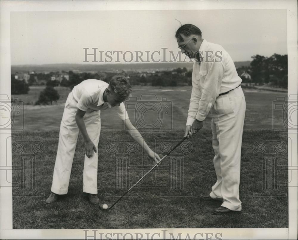 1939 Press Photo Caddy Bobby Koehler, Clinton Russel blind golfer at a course - Historic Images