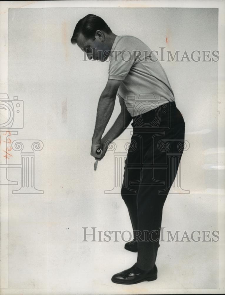1965 Press Photo PGA golf champion Dave Marr demonstrates his swing - net33211 - Historic Images