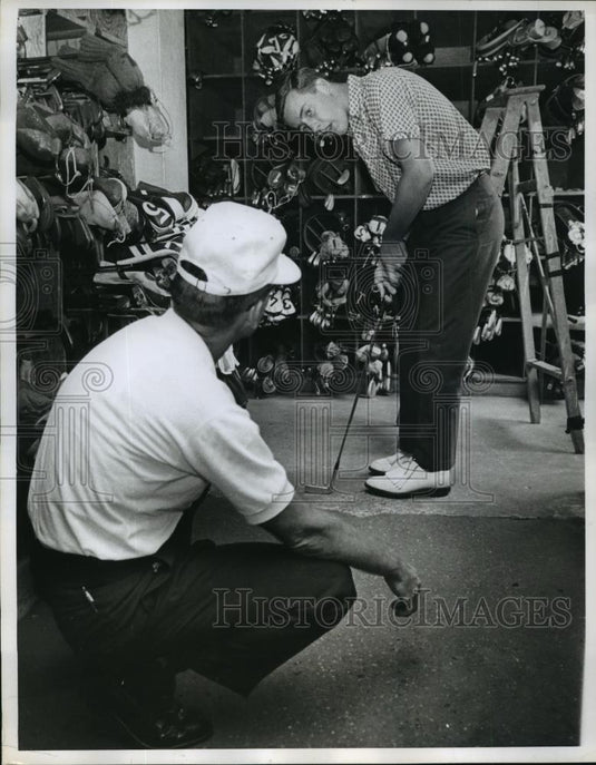 1961 Press Photo Jerry Barker & son Tom at a golf shop with clubs - net33241 - Historic Images