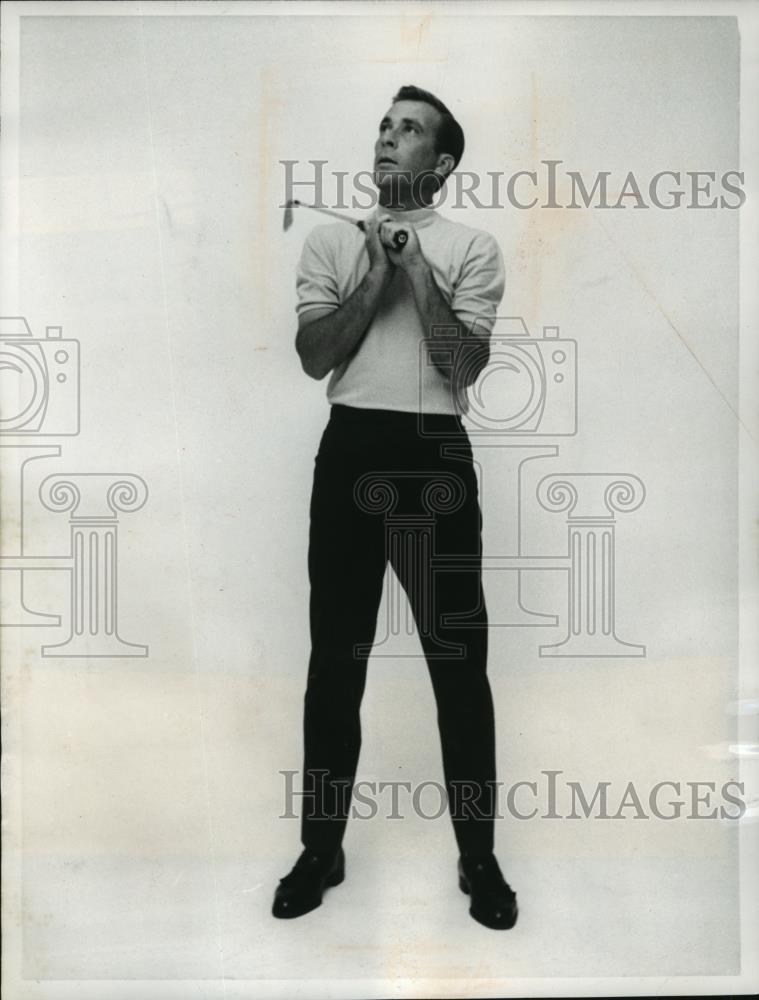 1965 Press Photo Golfer Dave Marr demonstrates swing techniques - net33297 - Historic Images