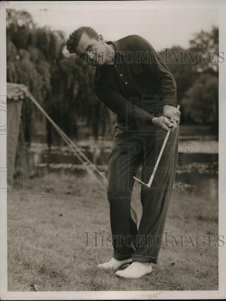 1936 Press Photo Portrait Of Bill Holt While Playing Golf - net33374 - Historic Images