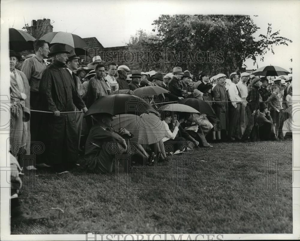 1939 Press Photo National Open at Cherry Hills club in Denver crowds in rain - Historic Images