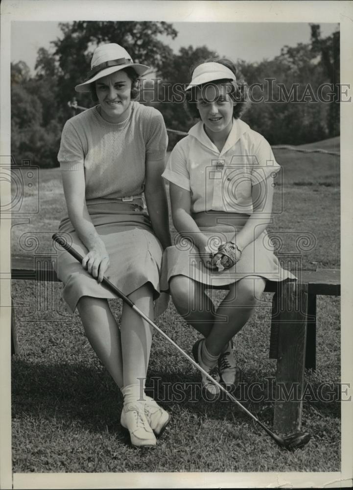 1939 Press Photo Maureen Orcutt, Jeanne Cline at National Amateur golf in CT - Historic Images