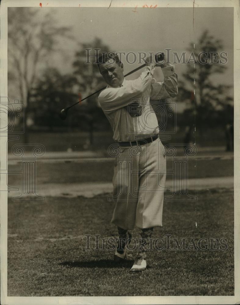 1928 Press Photo Golfer Jack Smith of Highland Park on tournament course - Historic Images