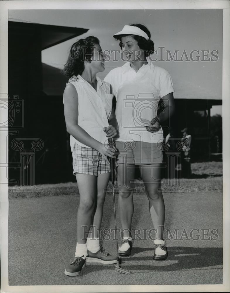 1953 Press Photo Mrs Don Petit &amp; daughter Vicky at Kansas Amateur golf - Historic Images