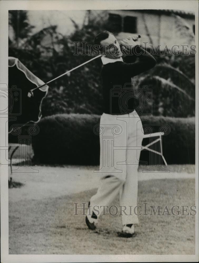 1924 Press Photo Pro tennis star Fred Perry on action on golf course - net34328 - Historic Images