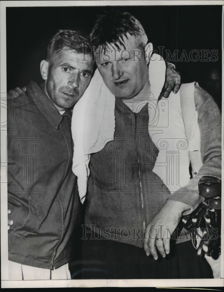 1952 Press Photo Fred Mueller &amp; caddy Chet Matoska at Kenosha Wisconsin - Historic Images