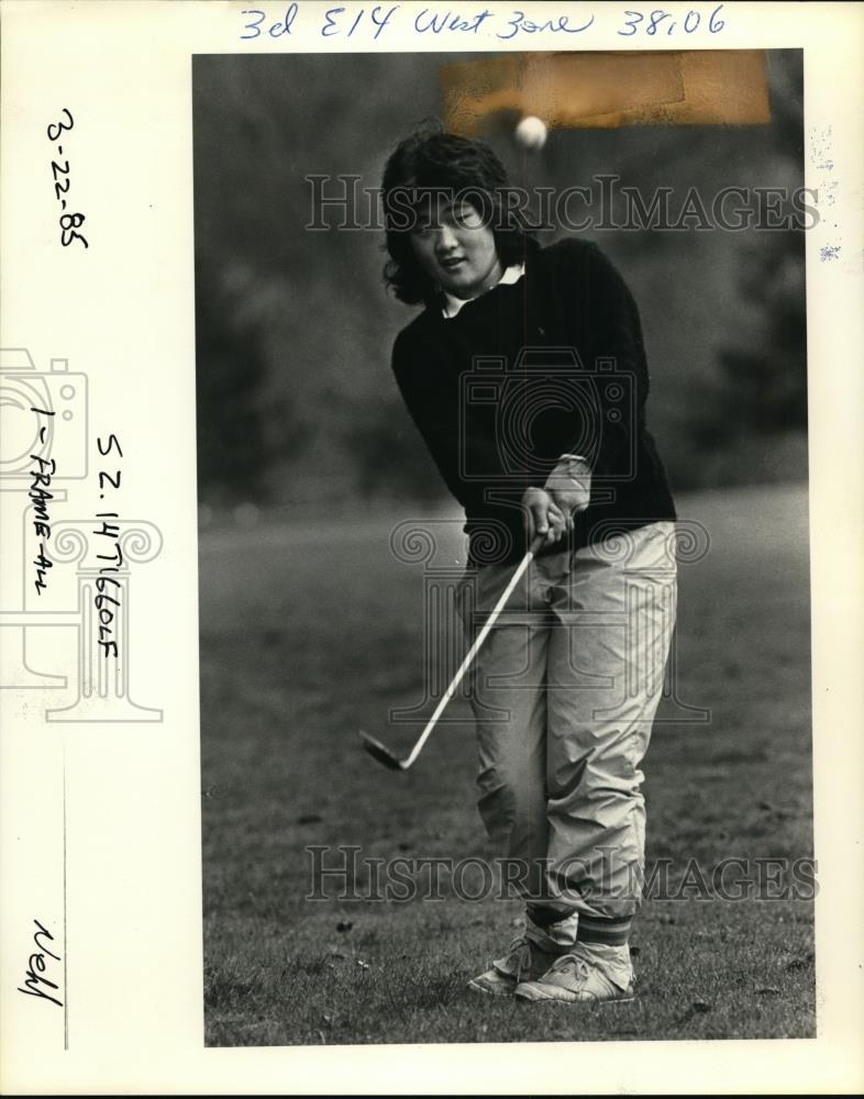 1985 Press Photo Joshel Peterson in one of her afternoon practices of golf - Historic Images