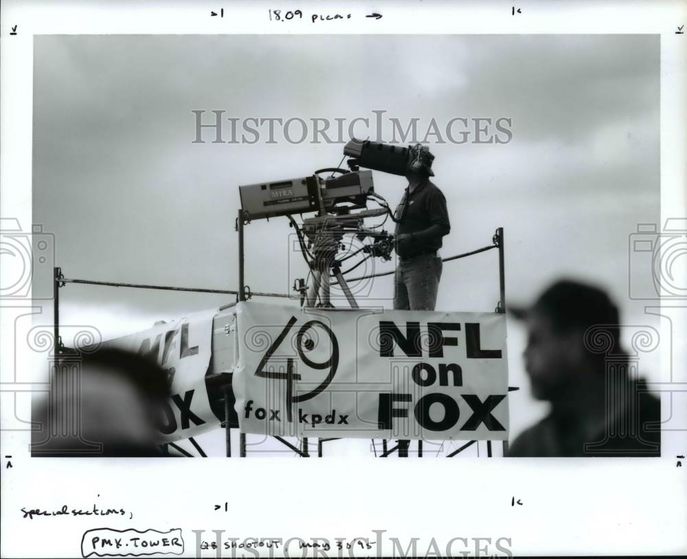 1995 Press Photo Tower at Quarterback Shootout - orc07759 - Historic Images