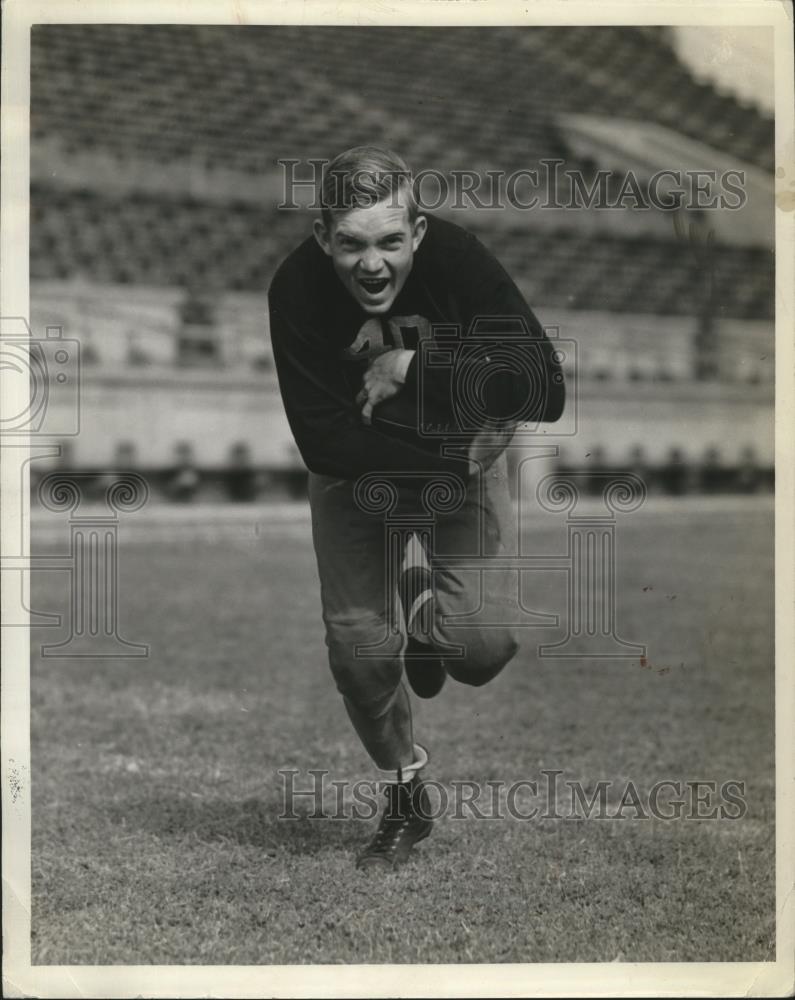 1939 Press Photo Football player Noah Mullins at practice - net31779 - Historic Images
