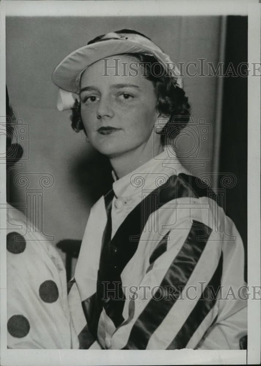 1934 Press Photo Helen W McCann engaged to polo star Winston FC Guest - Historic Images
