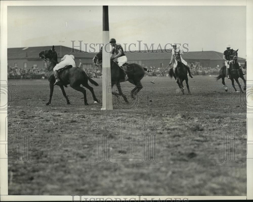 1932 Press Photo Two opposing team on the field in polo action - net33973 - Historic Images