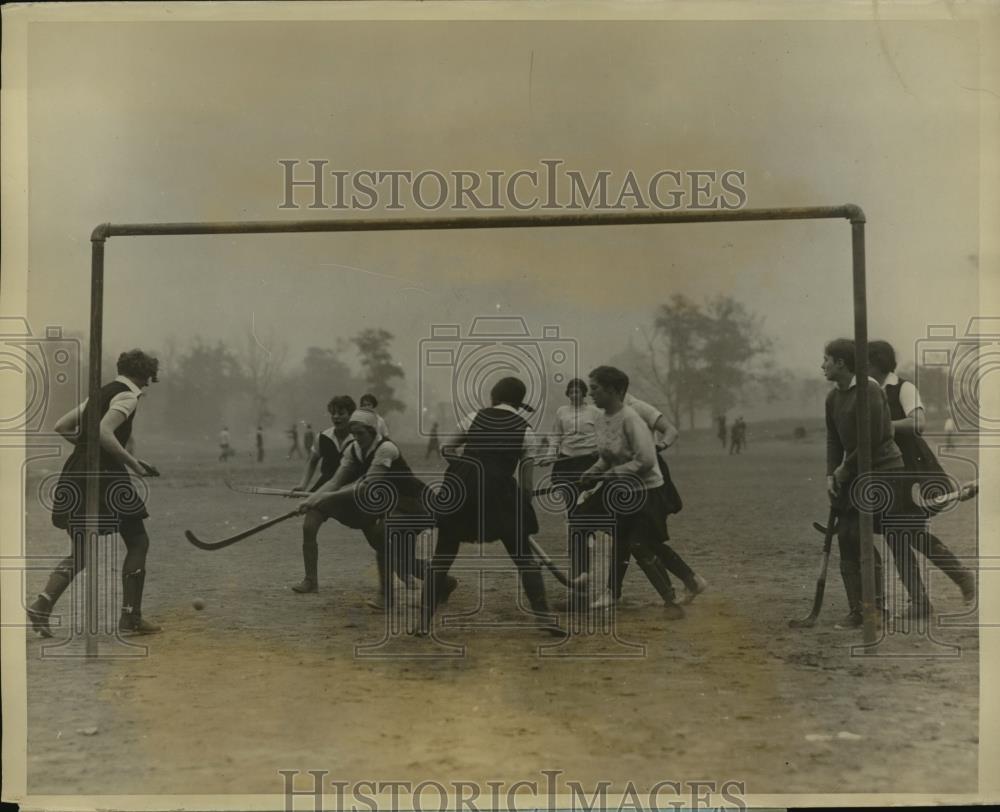 1926 Press Photo Salvage School girls at field hockey practice in NYC - Historic Images