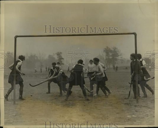 1926 Press Photo Salvage School girls at field hockey practice in NYC - Historic Images