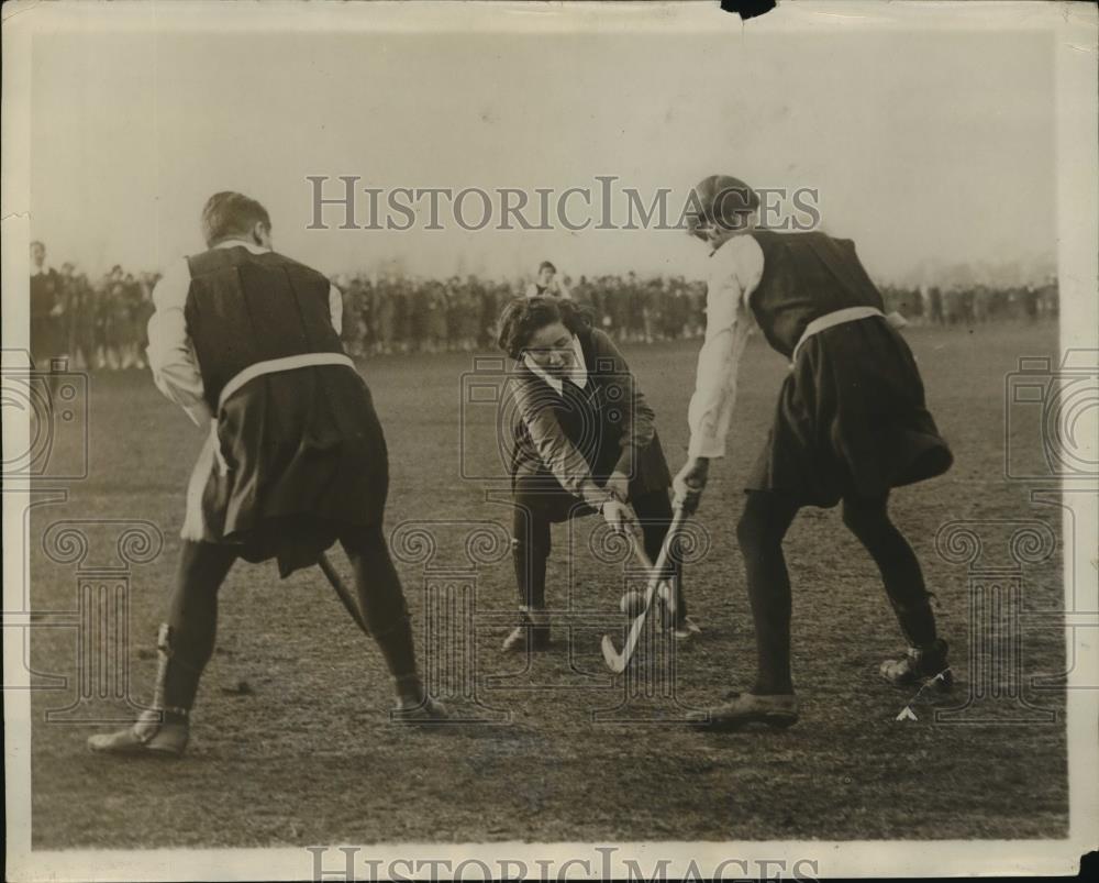 1930 Press Photo Sheila MacDonald at Women's field hockey for Oxford - net33961 - Historic Images