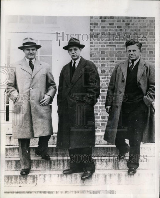 1944 Press Photo Carl Snavley Gets 5-Year Tarheel Contract to Tutor Athletes - Historic Images