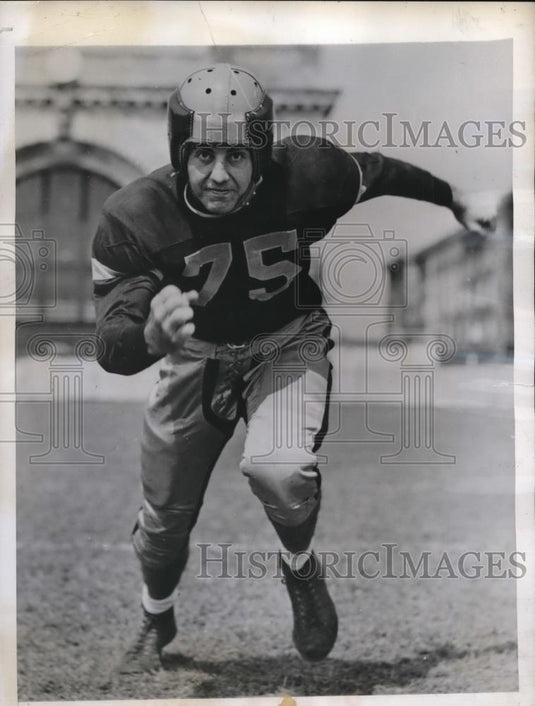 1943 Press Photo Midshipman Benjamin Chase, captain of 1944 varsity footbal team - Historic Images